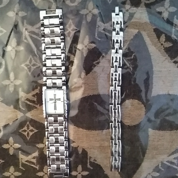 silver watch with matching bracelet - Picture 2 of 3